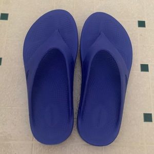 Oofos sandals purple